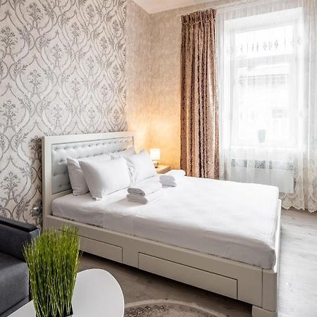 Alfa Apartments Krekhivska 11 Lwów Zewnętrze zdjęcie